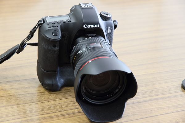 Canon 6D, バッテリーグリップ+ Canon 40mm レンズ